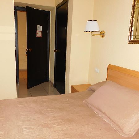 Hotel Roma San Fernando Buitenkant foto