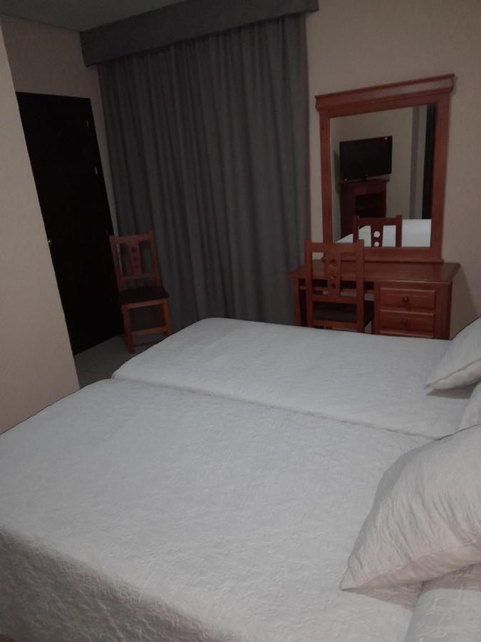Hotel Roma San Fernando Buitenkant foto