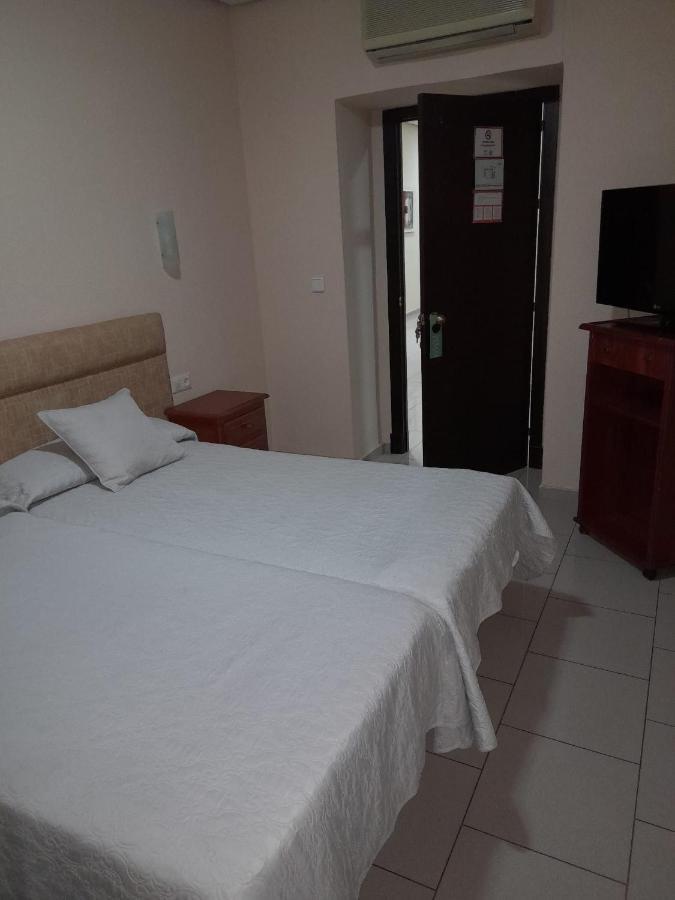 Hotel Roma San Fernando Buitenkant foto
